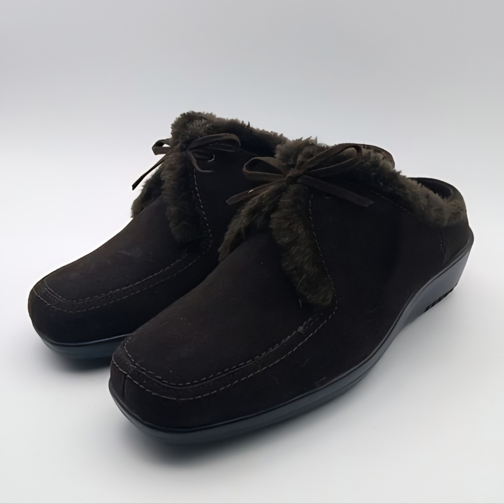 Thom McAn Women's Brown Suede Faux Fur Wedge Mules